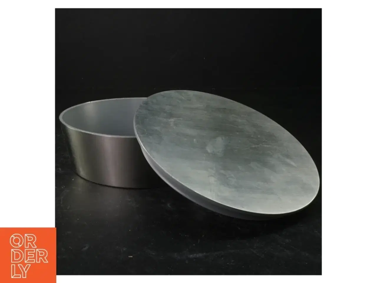 Billede 3 - Rundt metal dåse og låg fra Eva Solo (str. 18 x 6 cm)