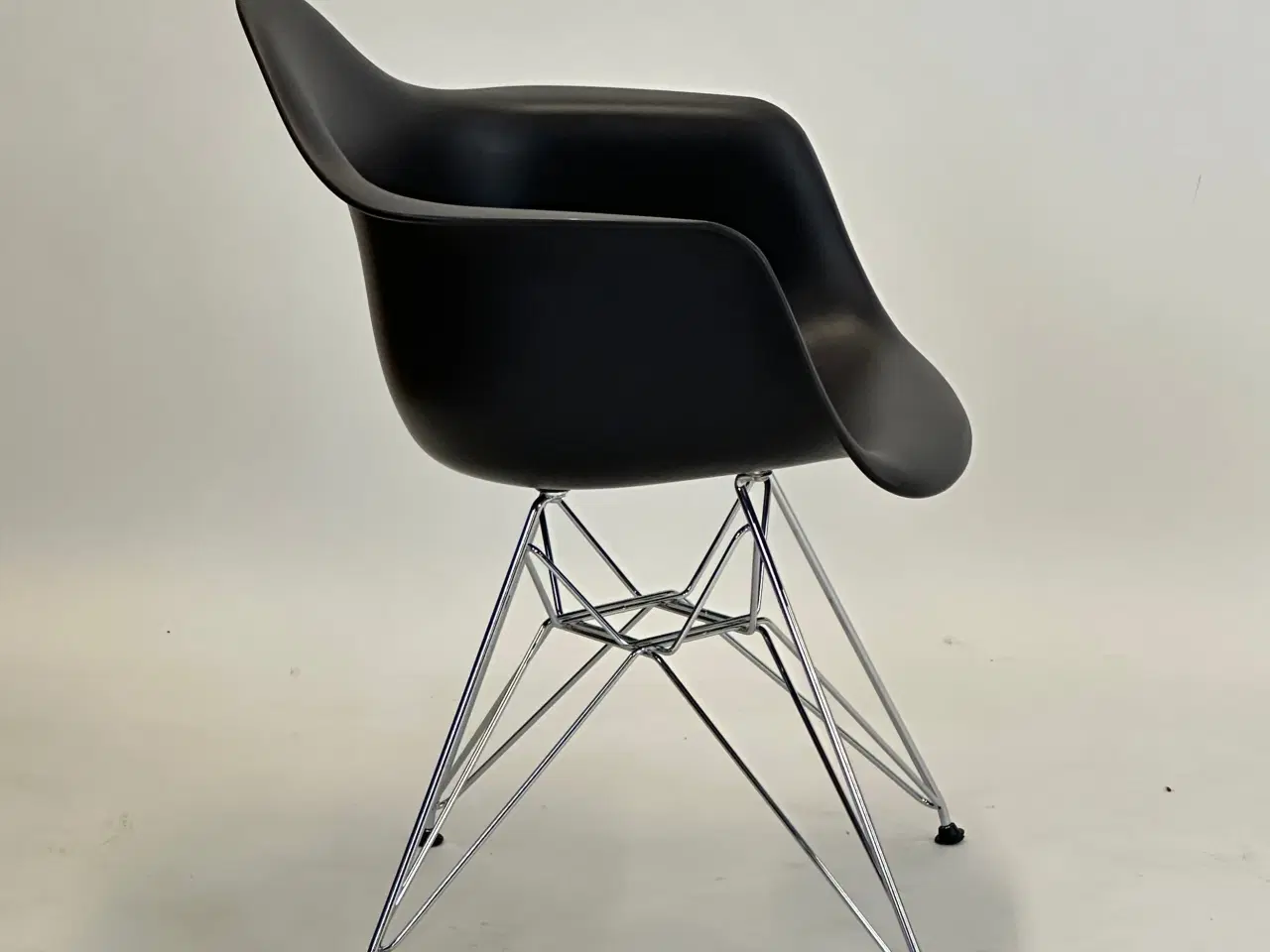 Billede 6 - Vitra Eames Plastic Armchair DAR (Sort)