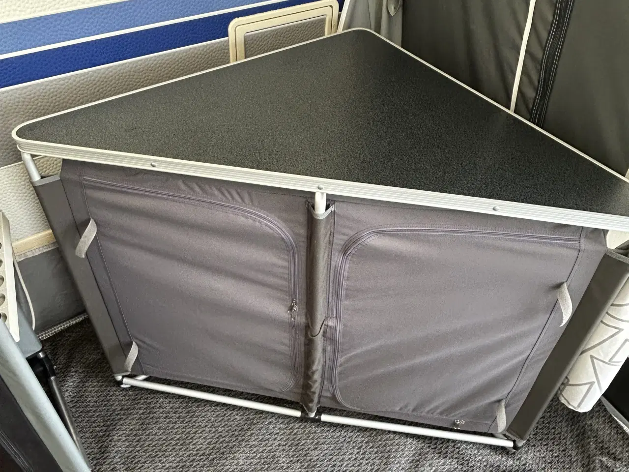 Billede 2 - Opbevaring i forteltet