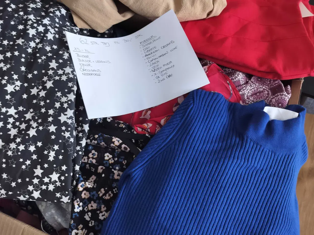 Billede 4 - 62 stk nyt tøj med mærker på. 