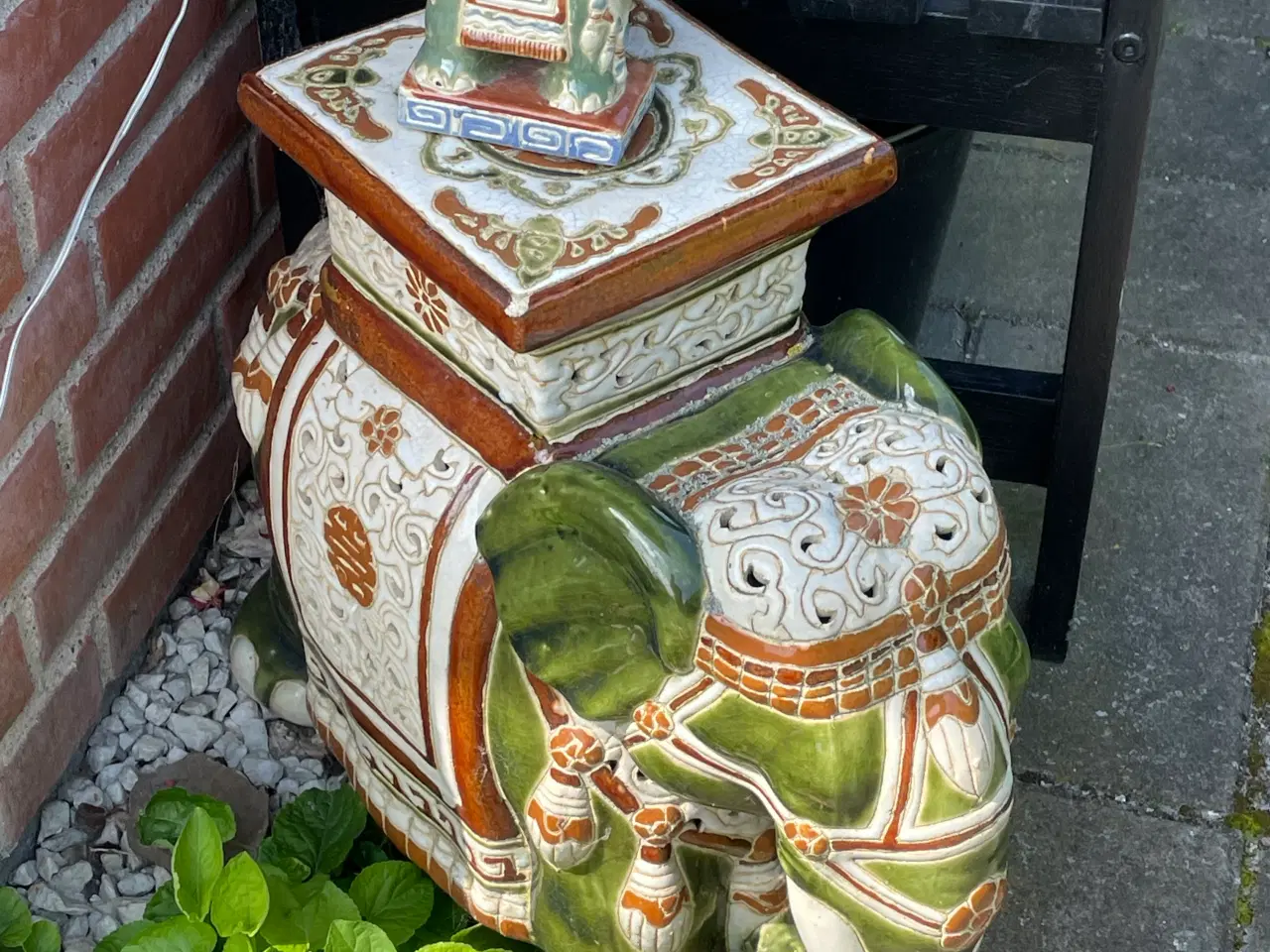 Billede 1 - Store flotte 2 keramik elefanter en brun og grøn