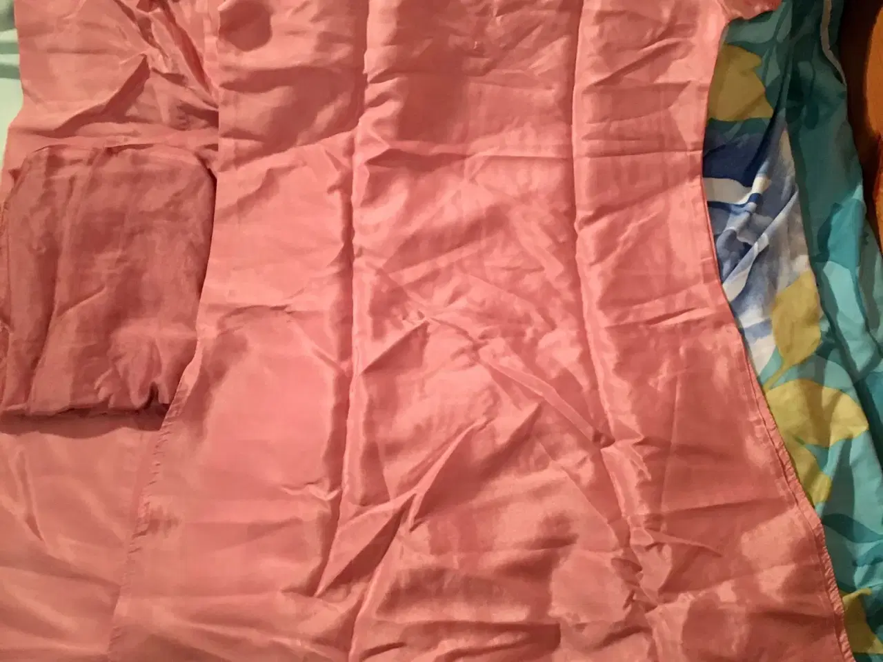 Billede 6 - Kjole, bukser og halstørklæde til salg