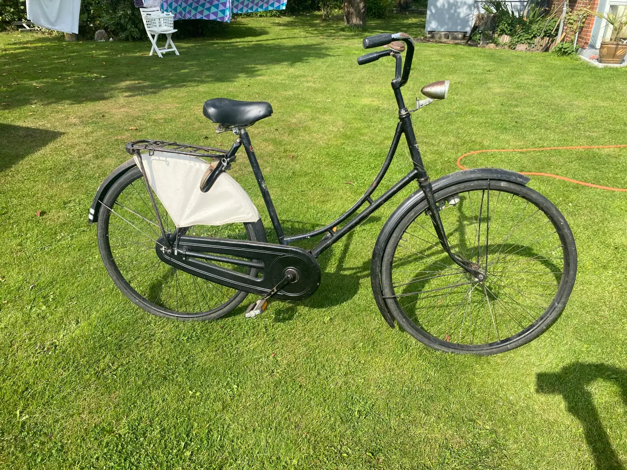 Billede 1 - Gammel Damecykel 