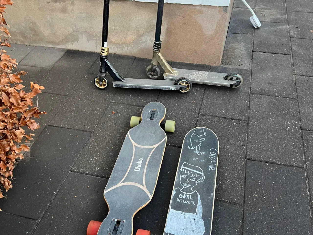 Billede 2 - 2 løbehjul og 2 Skateboard