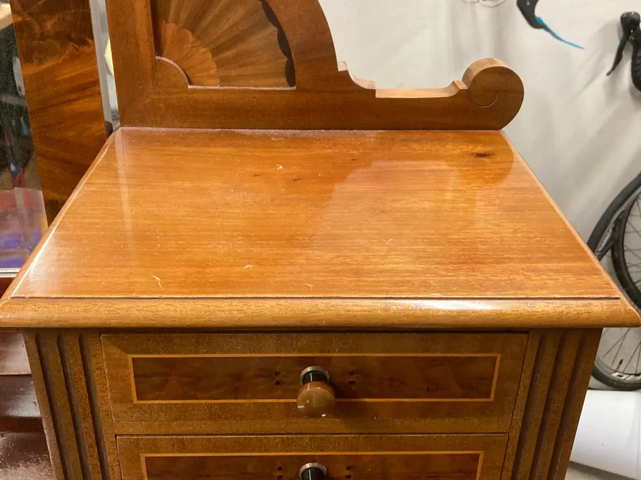 Billede 2 - Toiletbord lavet af møbelsnedker 