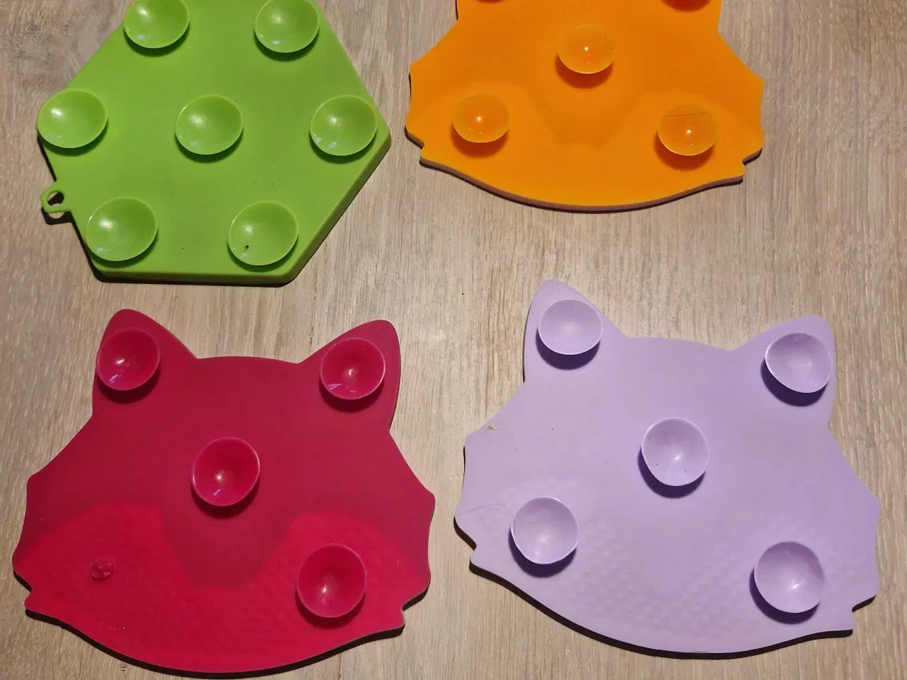 Billede 2 - Slikkemåtter med sugekop 