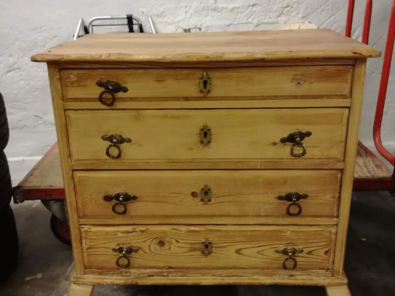 Billede 1 - Kommode i fyrretræ