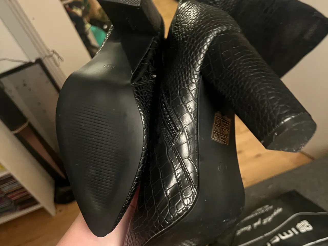 Billede 2 - Høje støvler med en høj hæl 