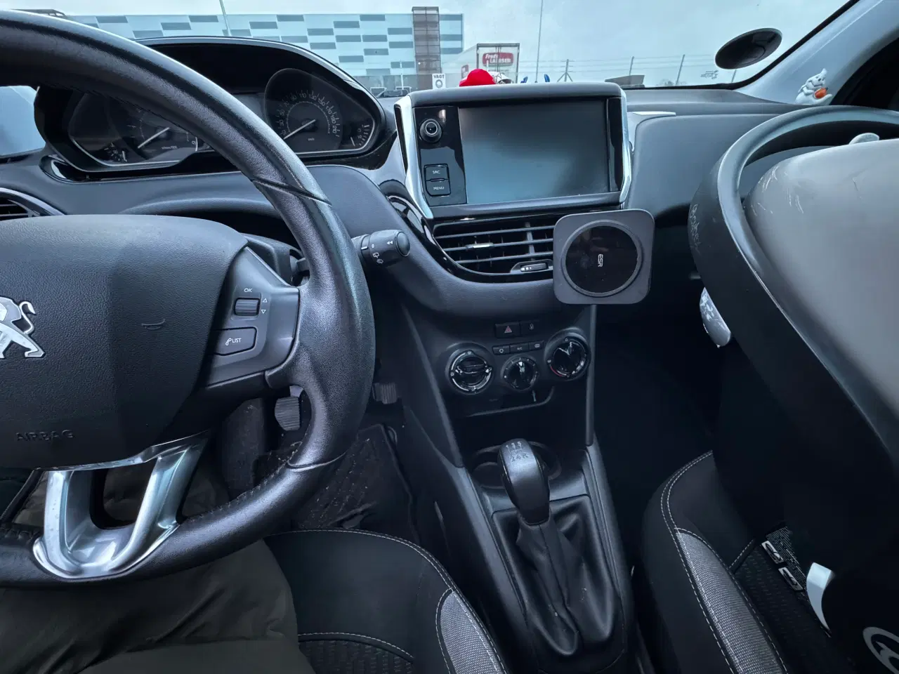 Billede 4 - Peugeot 208 2016 — meget lab afgift 