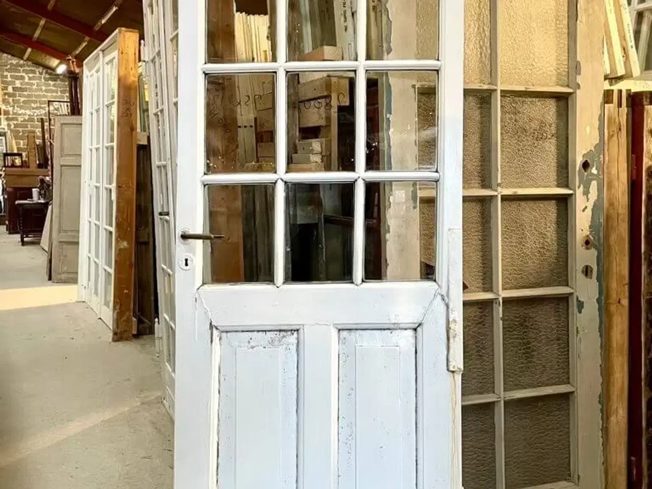 Billede 2 - Udvendig enkeltdør m. smukt, gammelt glas