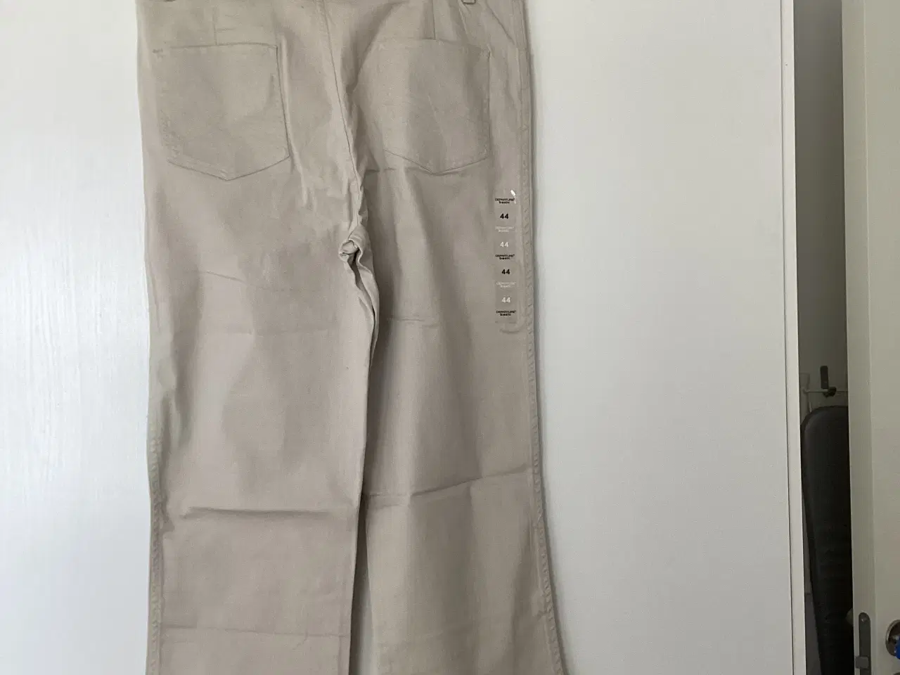 Billede 2 - Nye beige farvet bukser