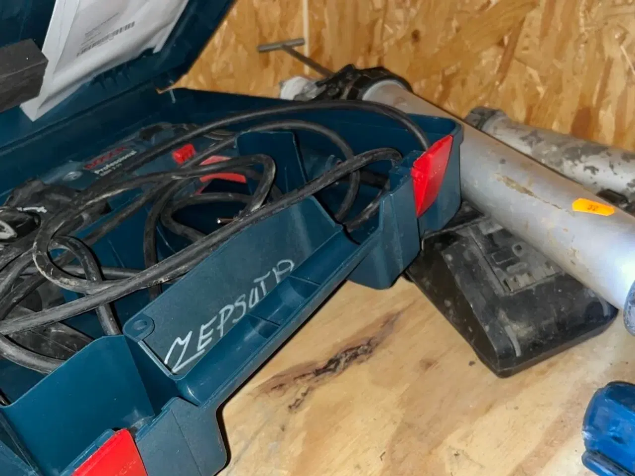 Billede 3 - Borehammer + 2 Stk. Fugepistoler BOSCH + Batterisæt