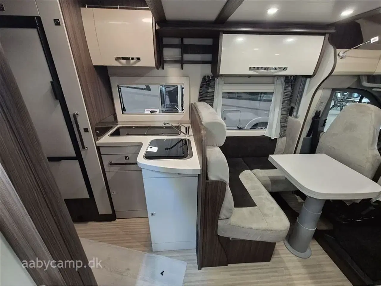 Billede 11 - 2019 - Benimar Tessoro 442   NK pakke. Automatgear. 95 Ah Batteri. solcelle. markise.  varme på spildevand. en ejer fra ny.  fuld service hos Ford inkl. tandrem. undervognsbehandlet.