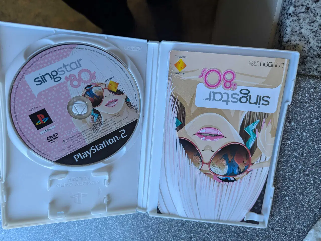 Billede 17 - Ps2 singstar pakke 4 spil/ 6 microfoner 