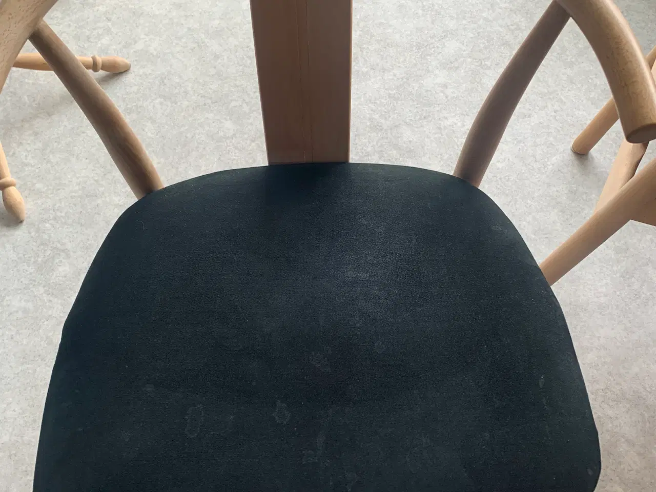Billede 2 - Massiv egetræ Spisebord og 6 stole