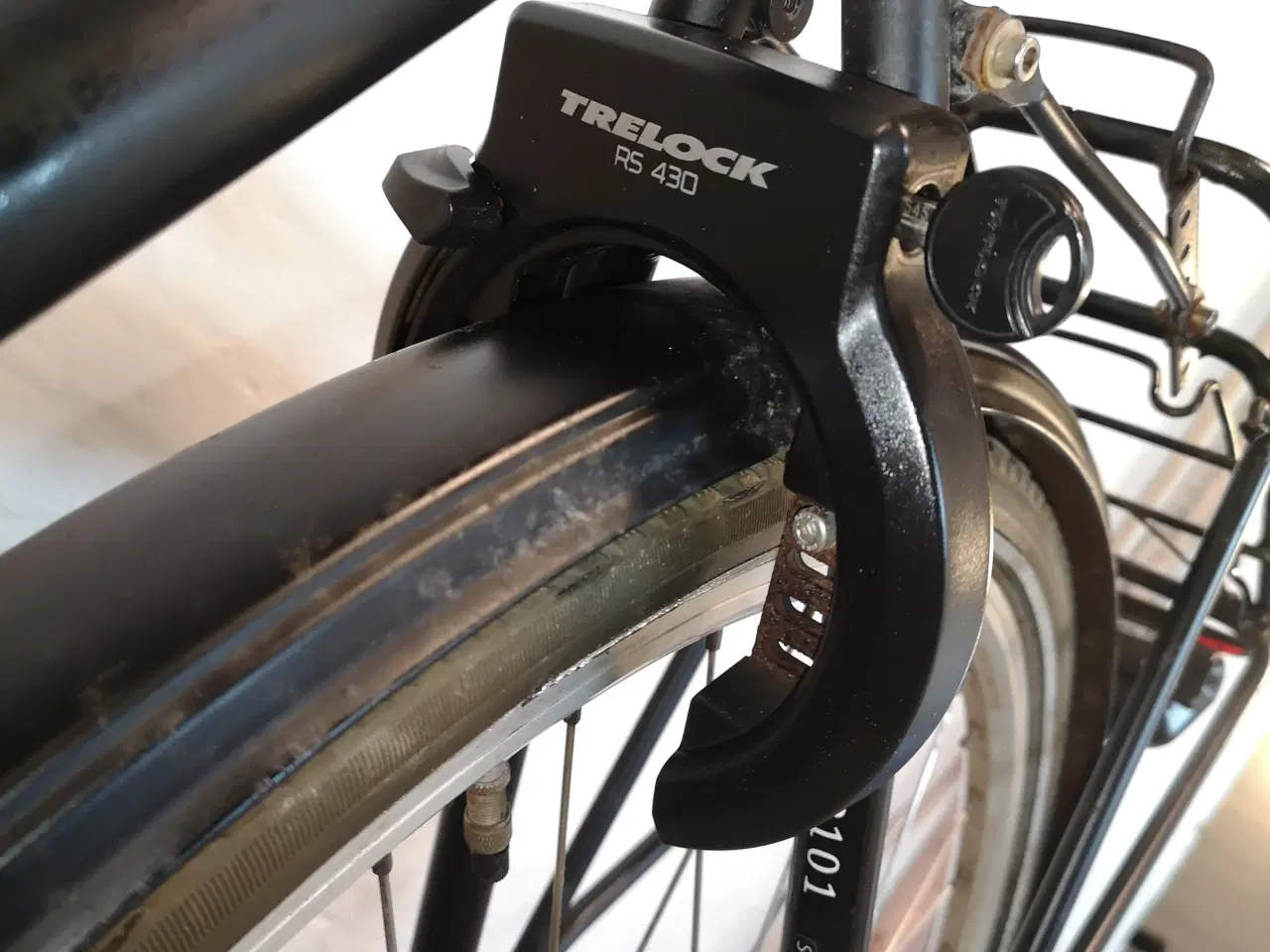 Billede 6 - SCO 28" 53cm ,7 gear, dæk som ny ,For- og baglygte