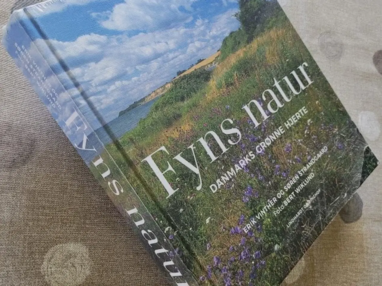 Billede 2 - Stor bog - "FYNS NATUR"