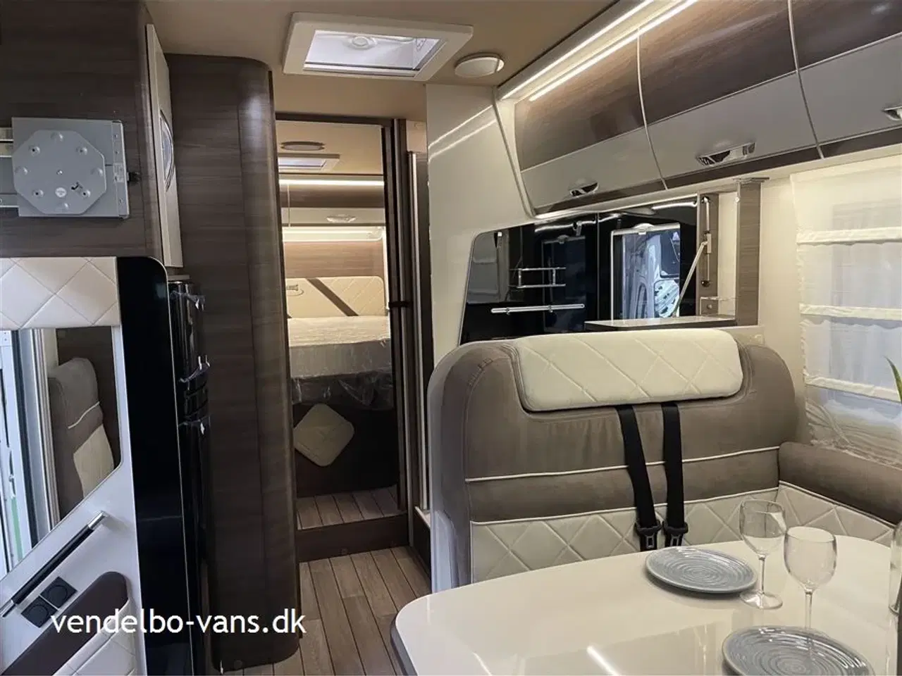 Billede 6 - 2026 - McLouis Mc4 879 G   Centralseng med stor garage - Automatgear