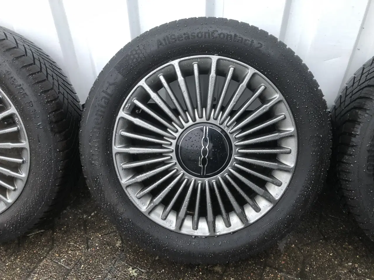 Billede 3 - Originale Fiat 500e fælge & conti helårsdæk 195/55