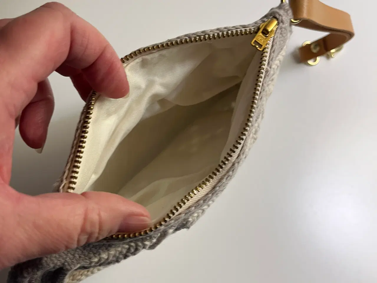 Billede 2 - Clutch med for og håndledsrem