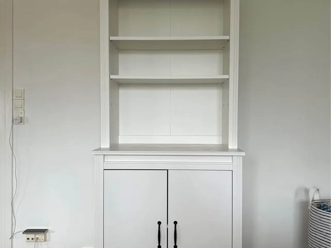 Billede 1 - IKEA Hvid Reol Skab