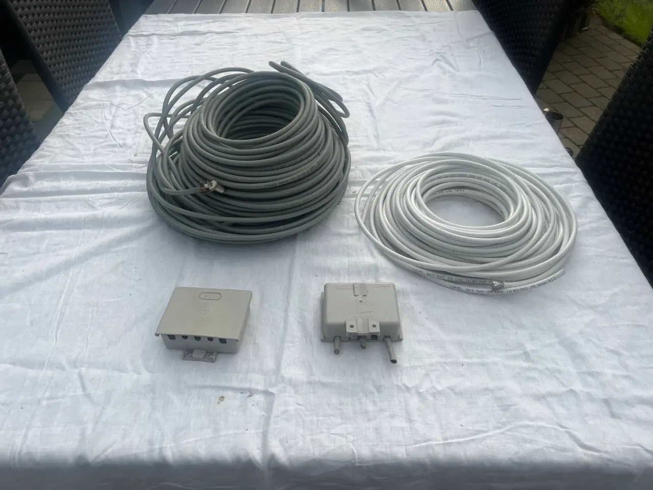 Billede 5 - 2 ruller antennekabler med fordelerdåse