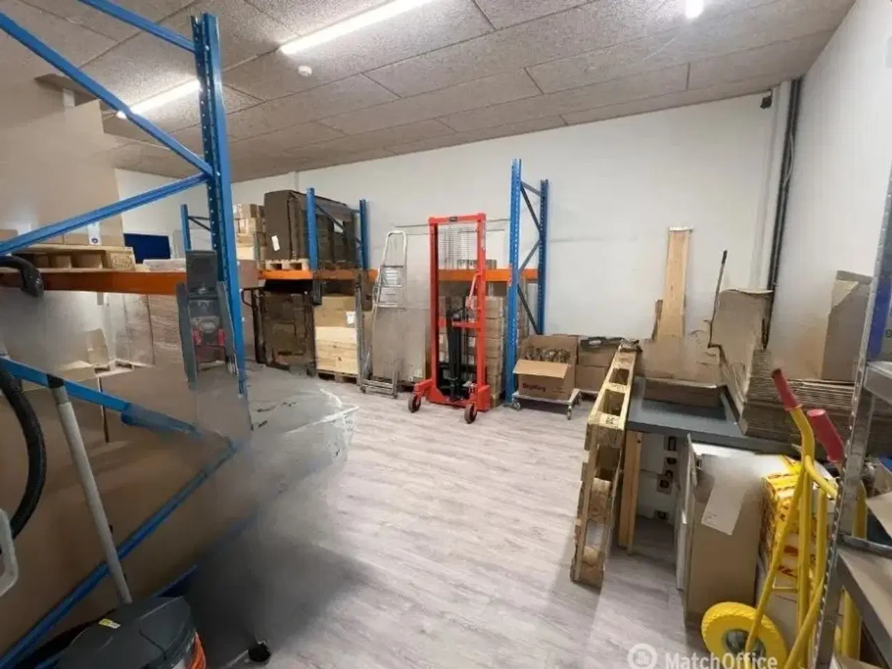 Billede 1 - Erhvervslejemål med gode muligheder - i alt 220 kvm