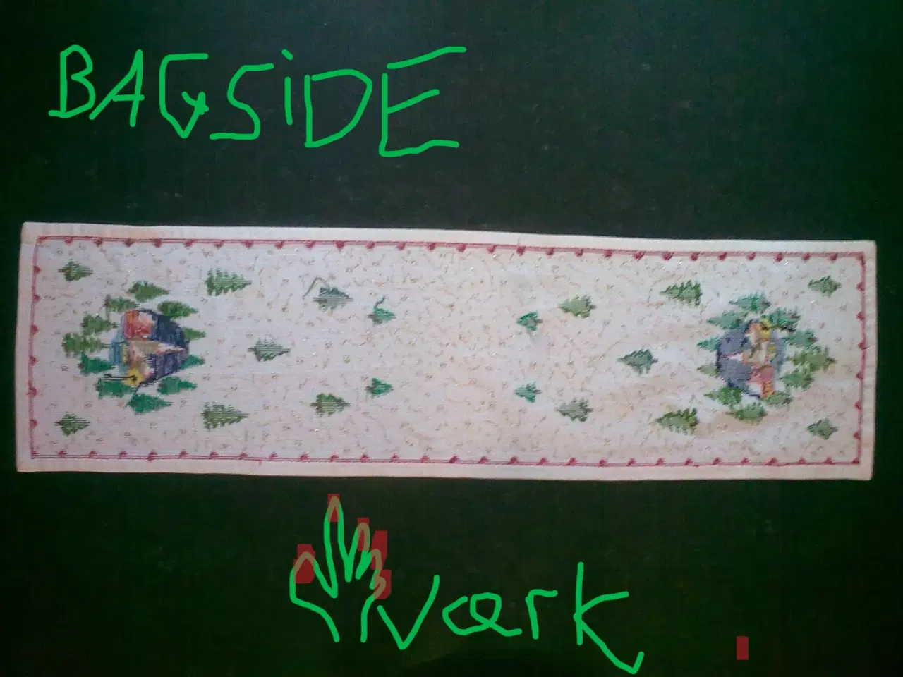 Billede 12 - Hvid bordløber m guldstjerner korssting