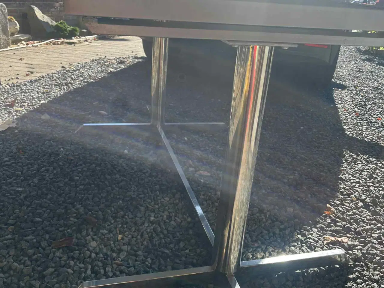 Billede 5 - Spisebord med tilægsplader hvidt med metal stel