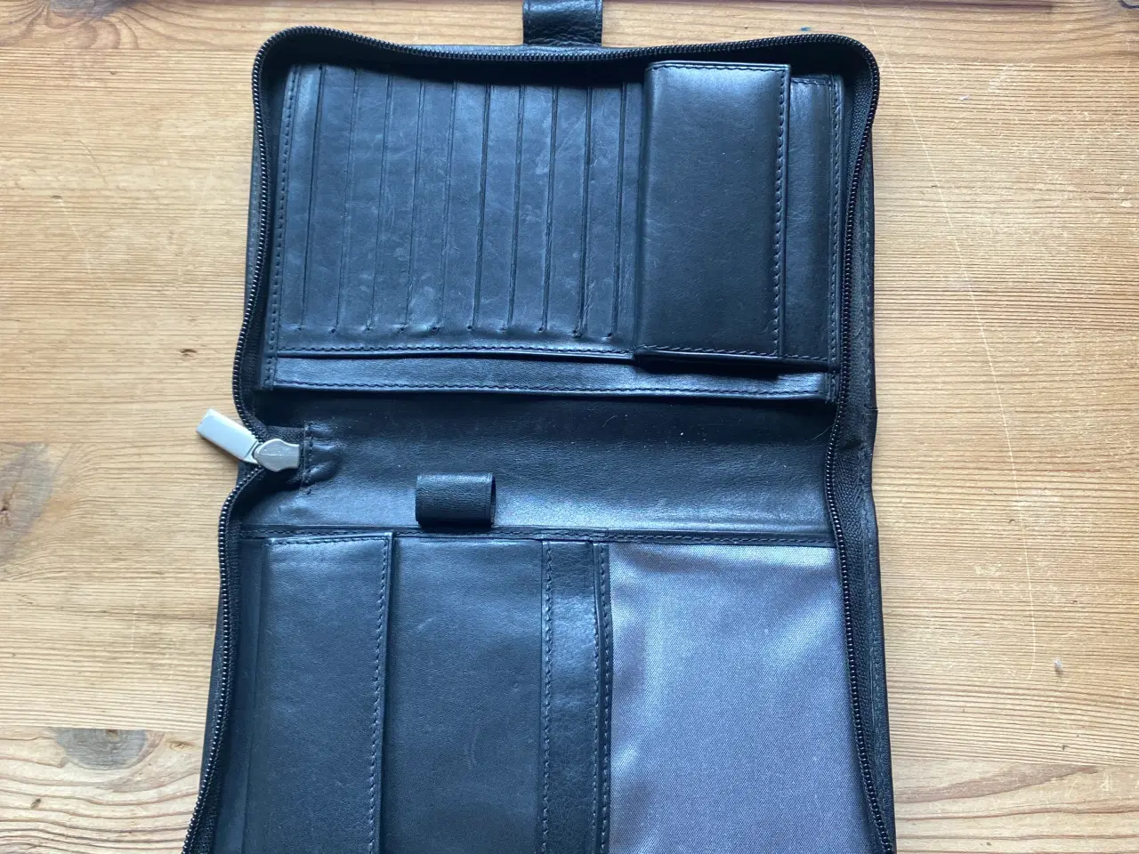 Billede 2 - Læder mappe til kreditkort mm