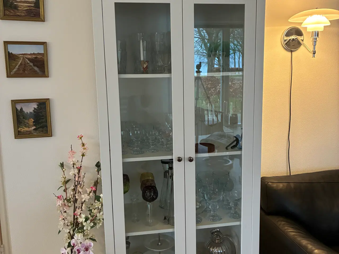 Billede 5 - Flot hvid vitrineskab sælges