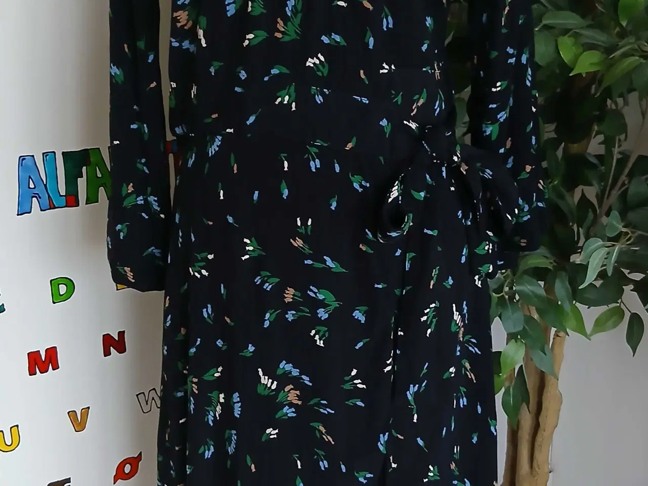 Billede 1 - Slå-om kjole. Ganni. Large/40