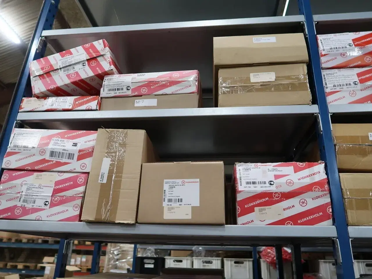 Billede 6 - 12 fag lagerreoler med indhold