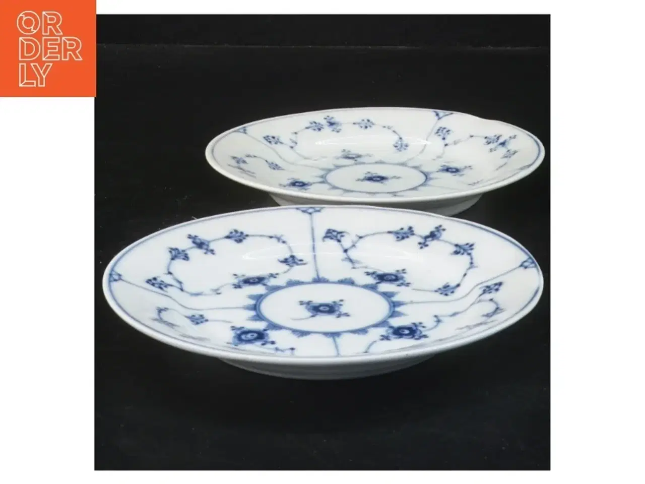 Billede 2 - Sæt med to musselmalede tallerkener fra Royal Copenhagen (str. Ø 15 cm)