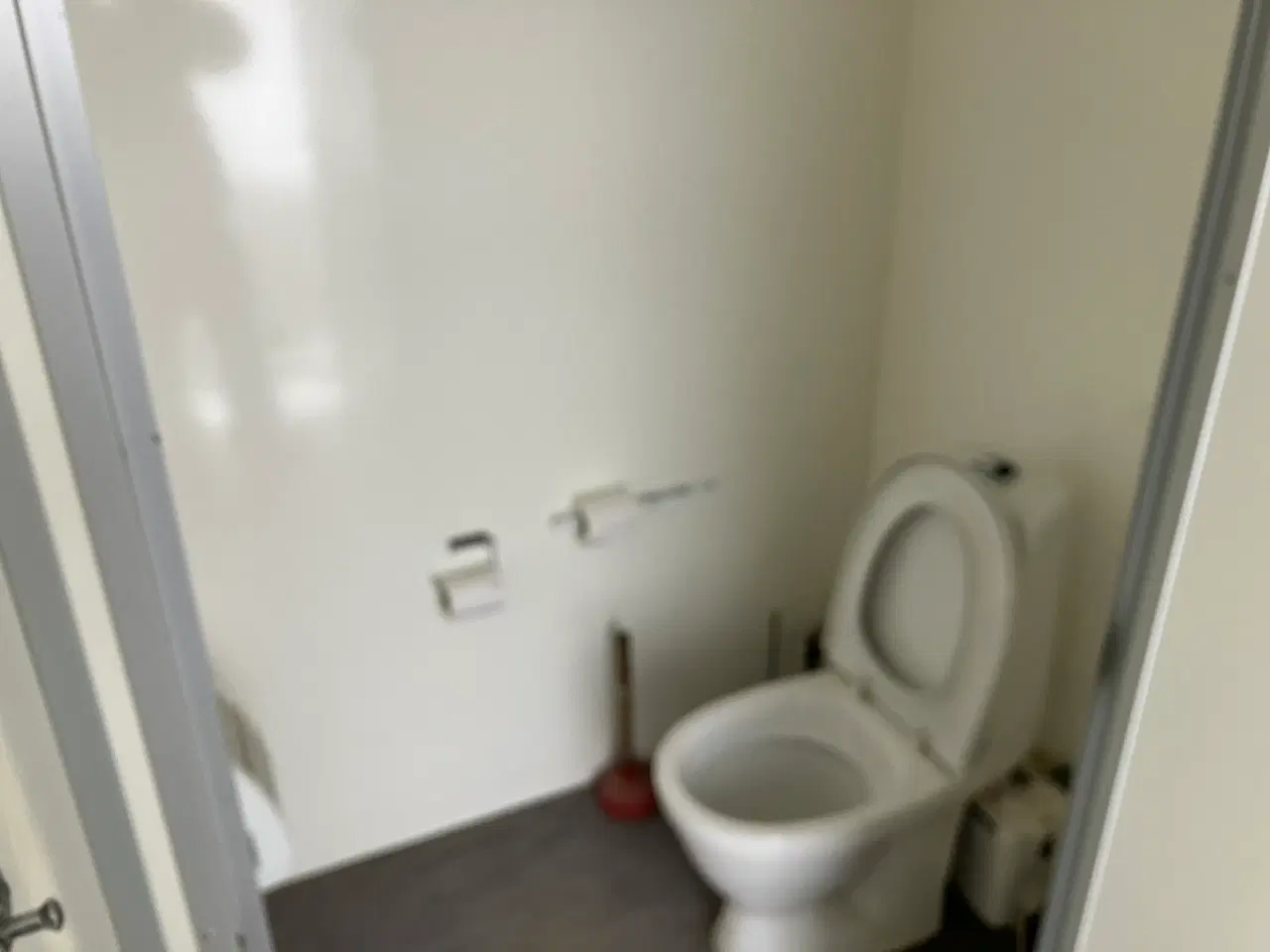 Billede 11 - Kontorvogn med toilet og lille tee køkken.