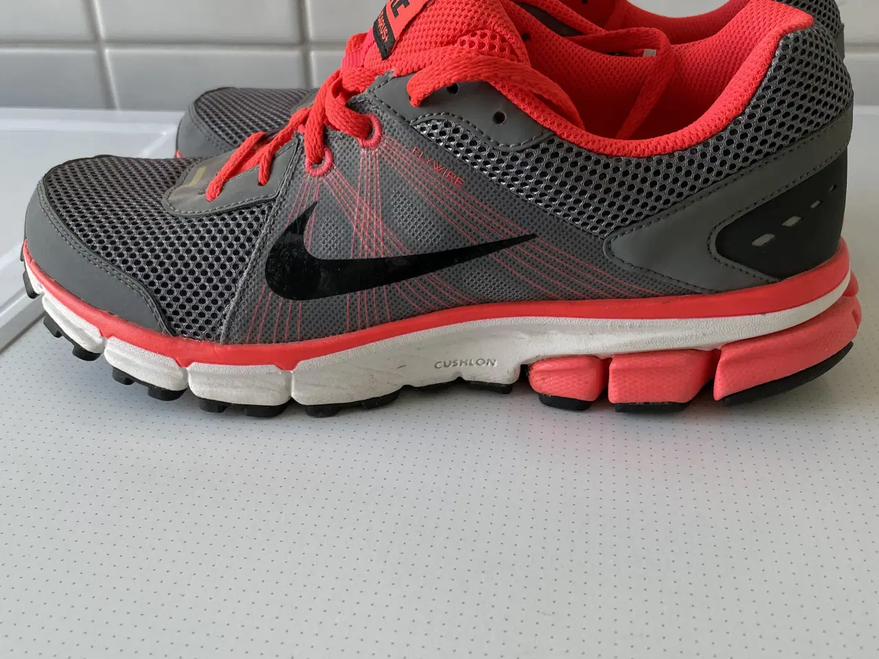 Billede 2 - Nike sneakers/løbesko sælges