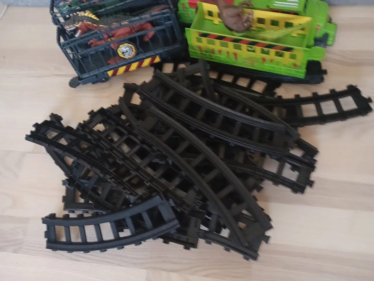 Billede 1 - Dino Valley batteridrevet togsæt