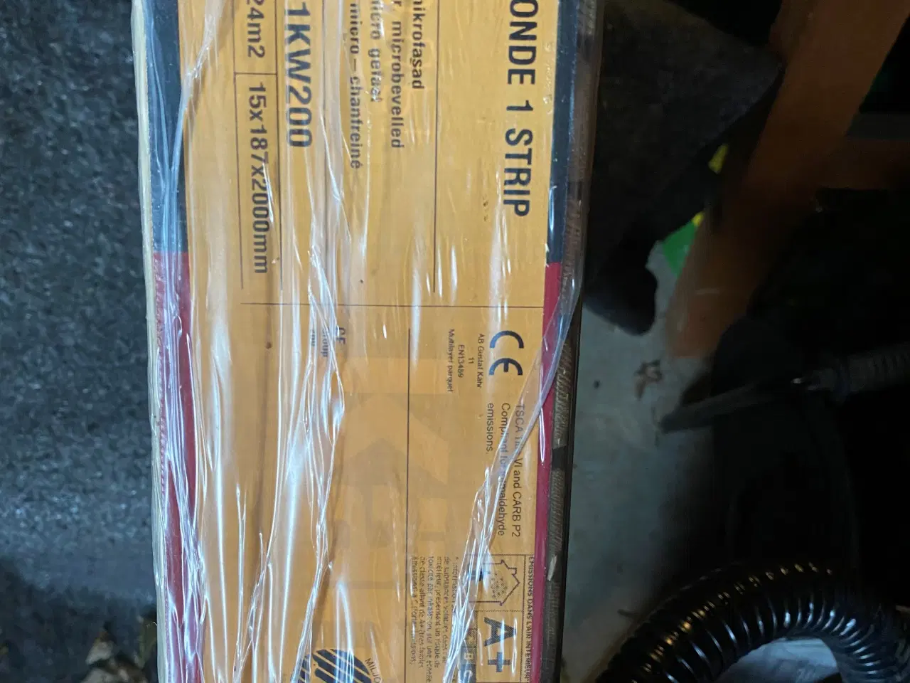 Billede 1 - Mat lakeret plank, lyst eg