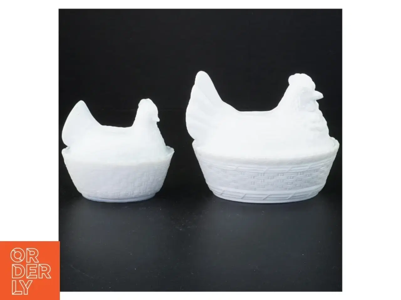 Billede 1 - 2 stk. Høns i kurv Opaline mælkeglas sæt (str. 14 x 11 x 11 cm og 10 x 7 komma 5 x 9 cm)