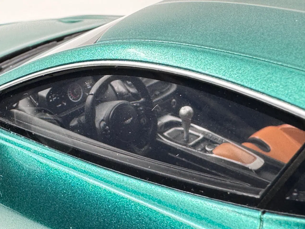 Billede 5 - 2023 Aston Martin Valour Limited Edition - 1:18