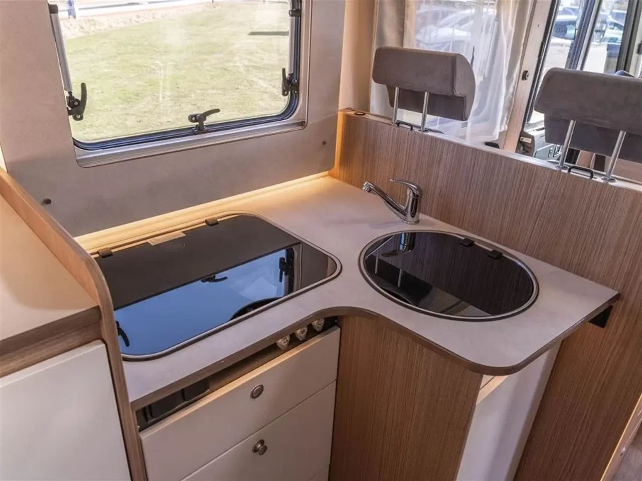 Billede 17 - 2021 - Carado I 338 Aut.   Topudstyret Helintegreret Carado med automatgear