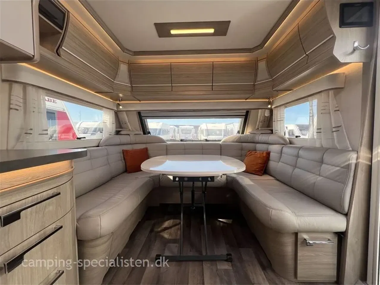 Billede 4 - 2022 - Kabe Royal 630 E TDL KS Boggie   Rigtig pæn og meget velholdt Kabe Royal 630 TDL fra 2022 - Kan nu opleves hos Camping-Specialisten i Silkeborg