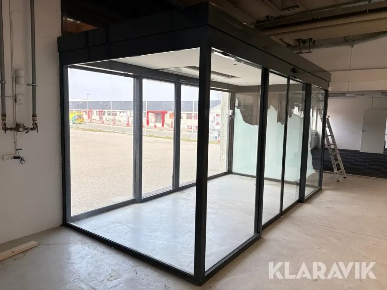 Billede 2 - Indgangsparti med vindfangssluse Record