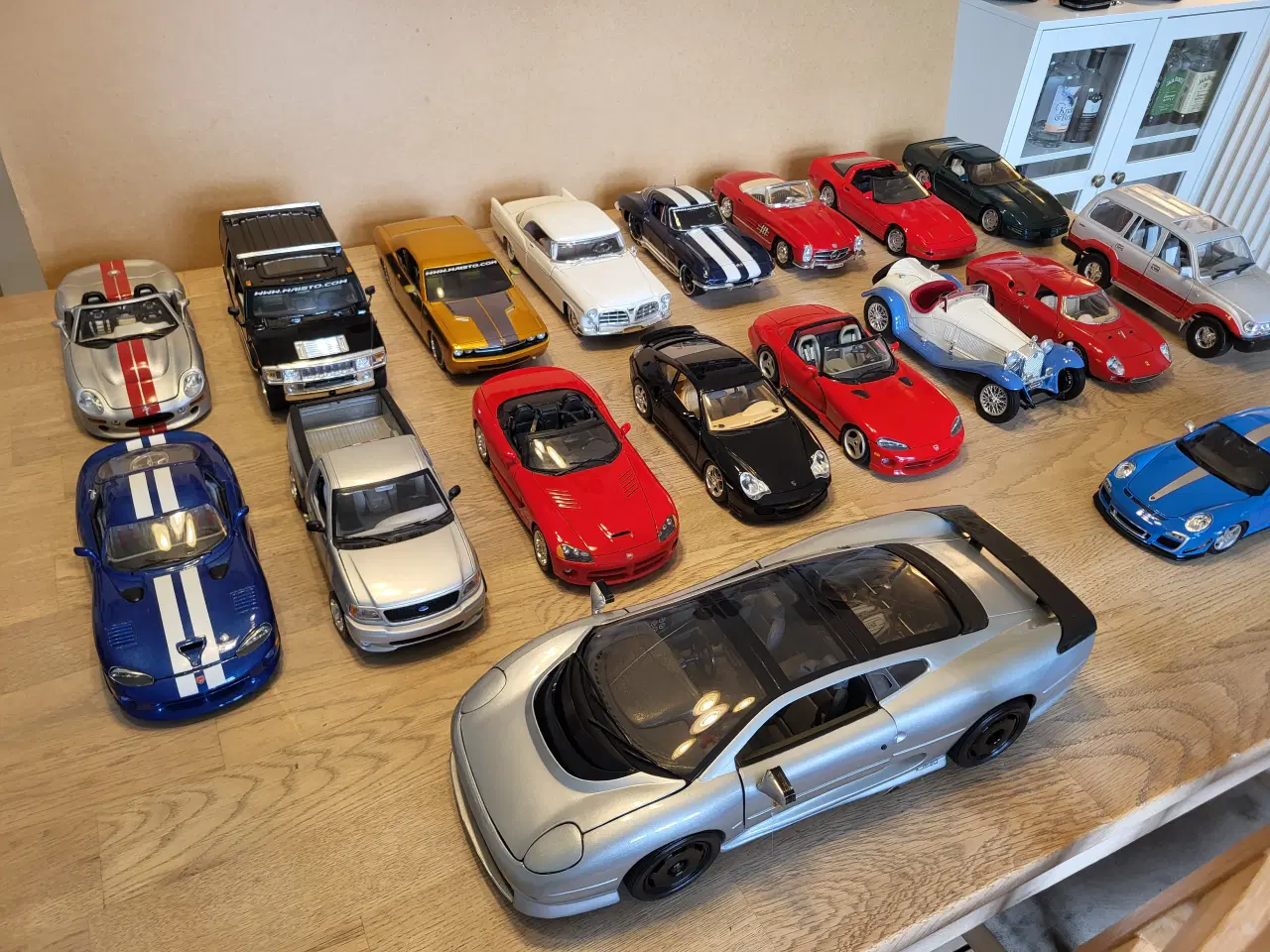 Billede 3 - Modelbiler 1:18 - 18 stk. 2200 kr.