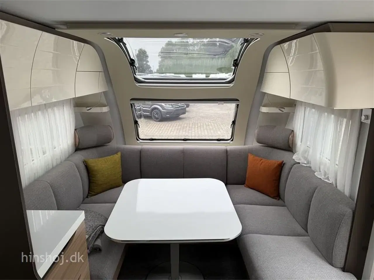Billede 2 - 2019 - Adria Alpina 753 UP   Lækker vintervogn med dobbeltseng, rundsiddegruppe fra Hinshøj Caravan