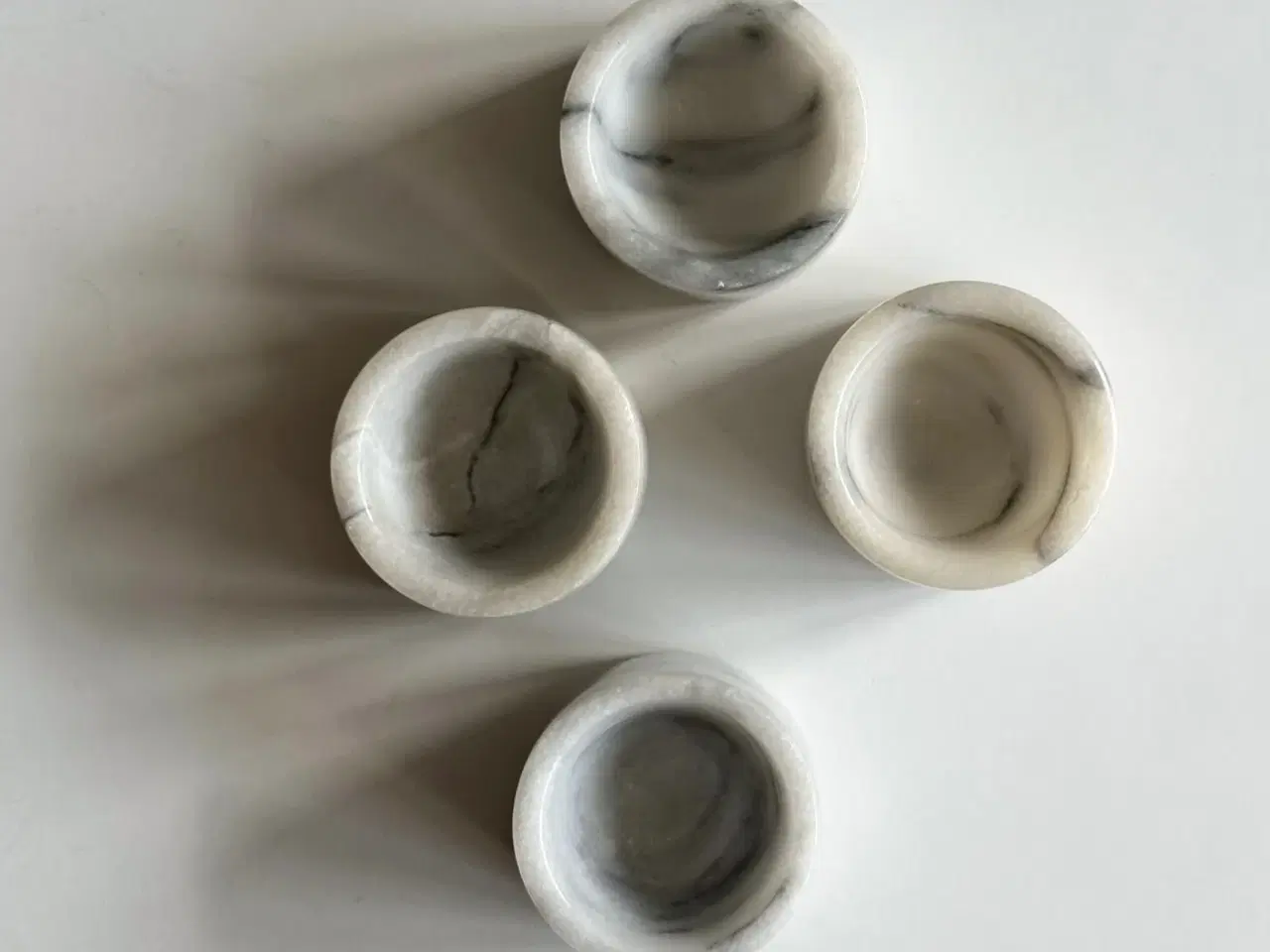 Billede 2 - Marmoræggebægre, 4 stk samlet