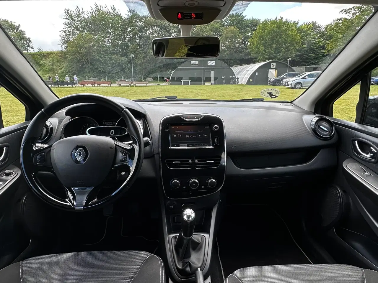 Billede 15 - Flot nysynet Renault Clio med lav KM...