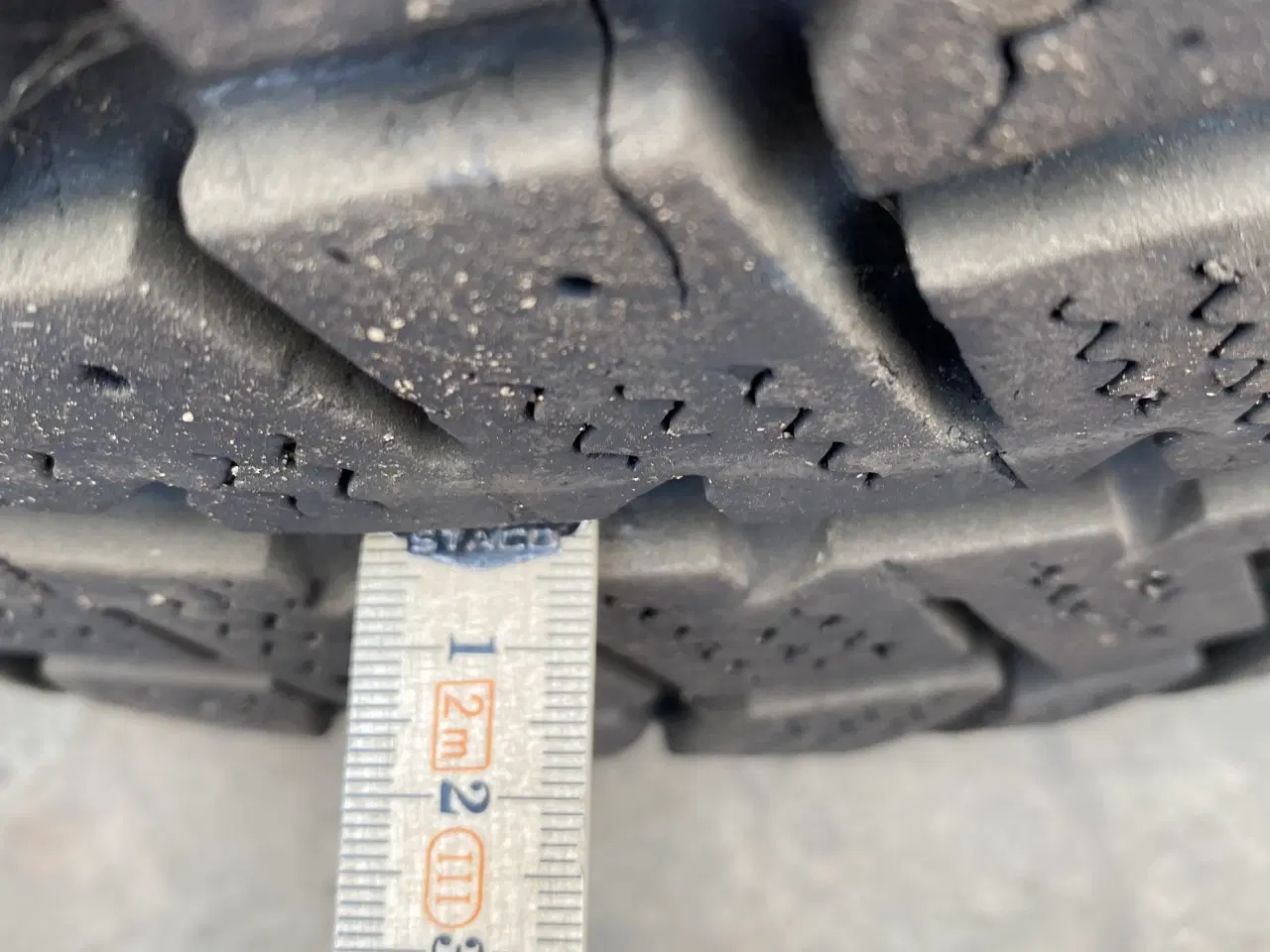 Billede 5 - Vinterdæk har sat på en Ford-transit kvalitet dæk