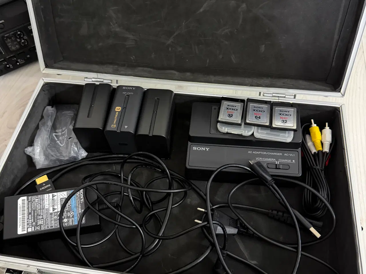 Billede 11 - Sony FDR-AX1 4K Camcorder – Kun 51 timer – Komplet