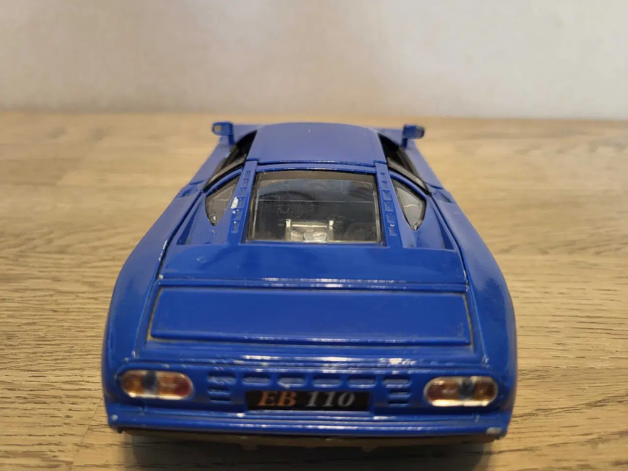 Billede 4 - Modelbil: BUGATTI EB 110 1992.  Skala 1/24.